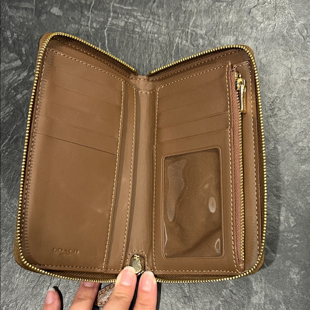Coach Medium ID Zip Wallet in Signature Canvas brown - Picture 3 of 5